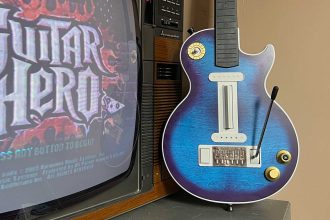 CRKD Gibson Les Paul Blueberry Burst Pro Edition Guitar Controller Review